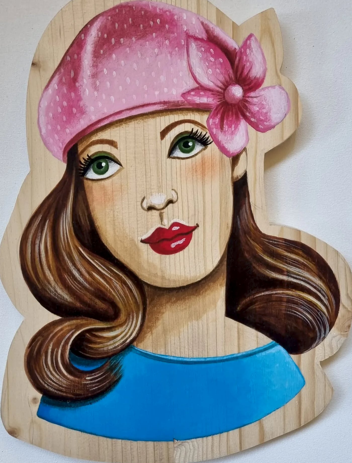 Portrait sur bois n° 12, bois découpé et peint à la main, par Laure C.