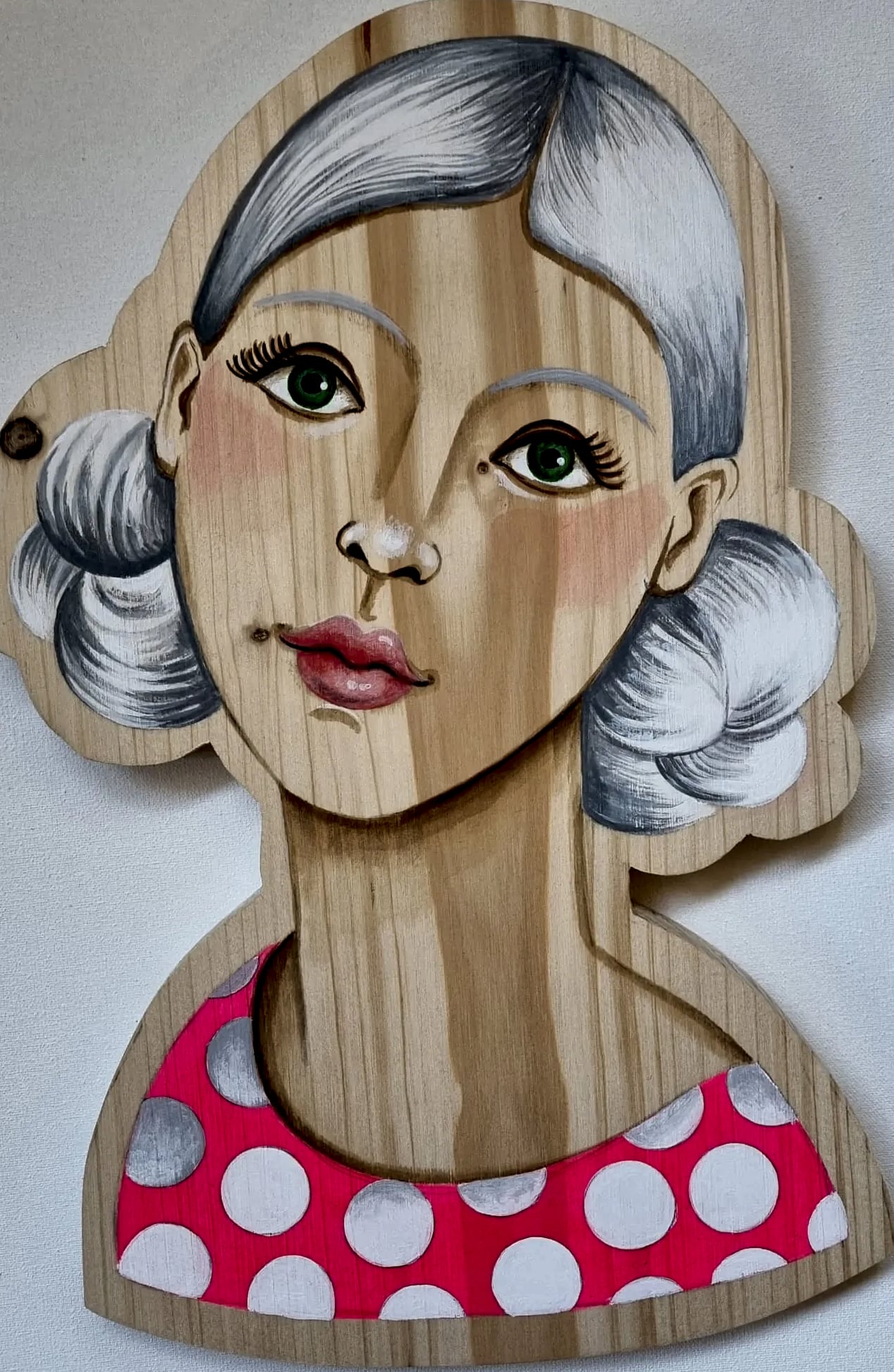 Portrait sur bois n° 13, bois découpé et peint à la main, par Laure C.