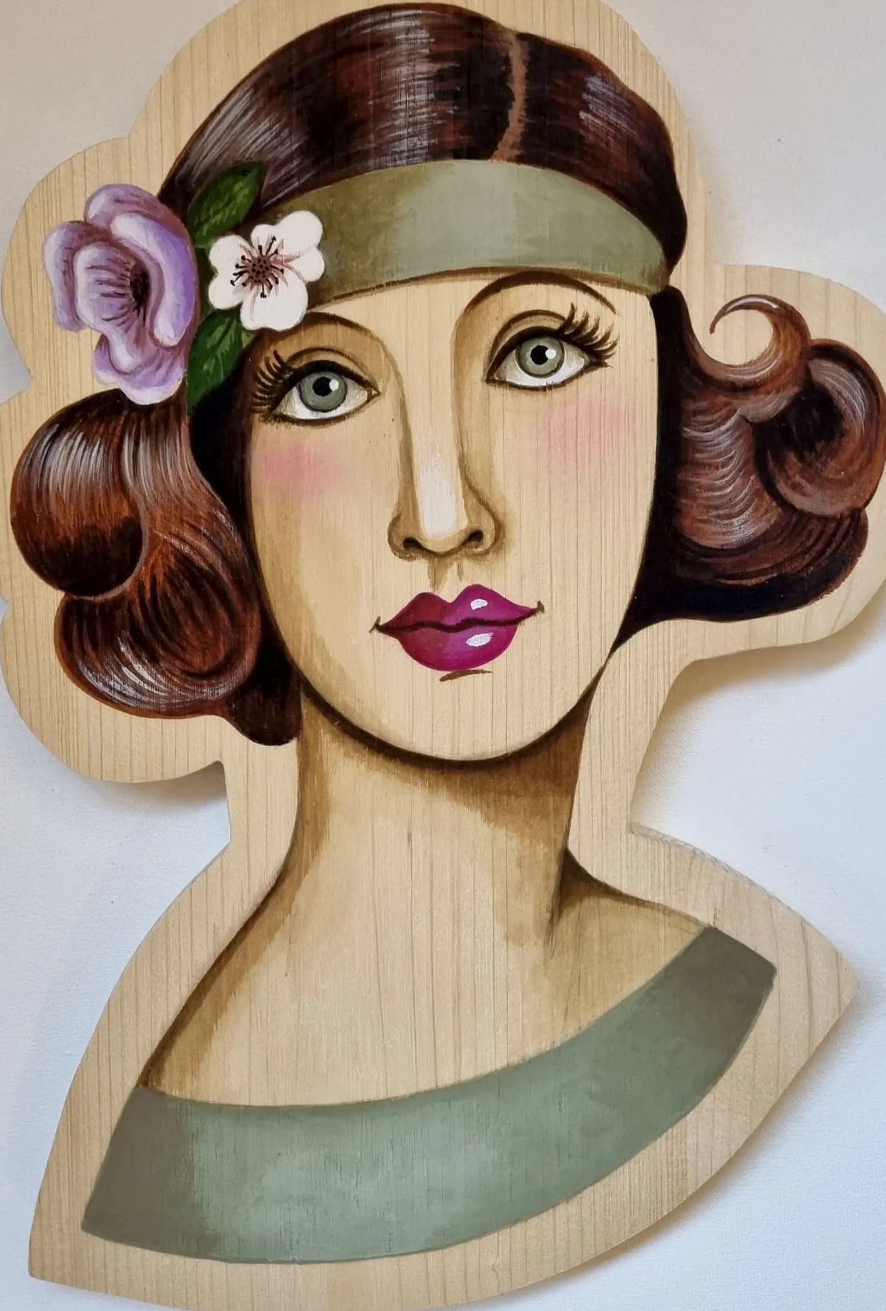 Portrait sur bois n° 7, bois découpé et peint à la main, par Laure C.