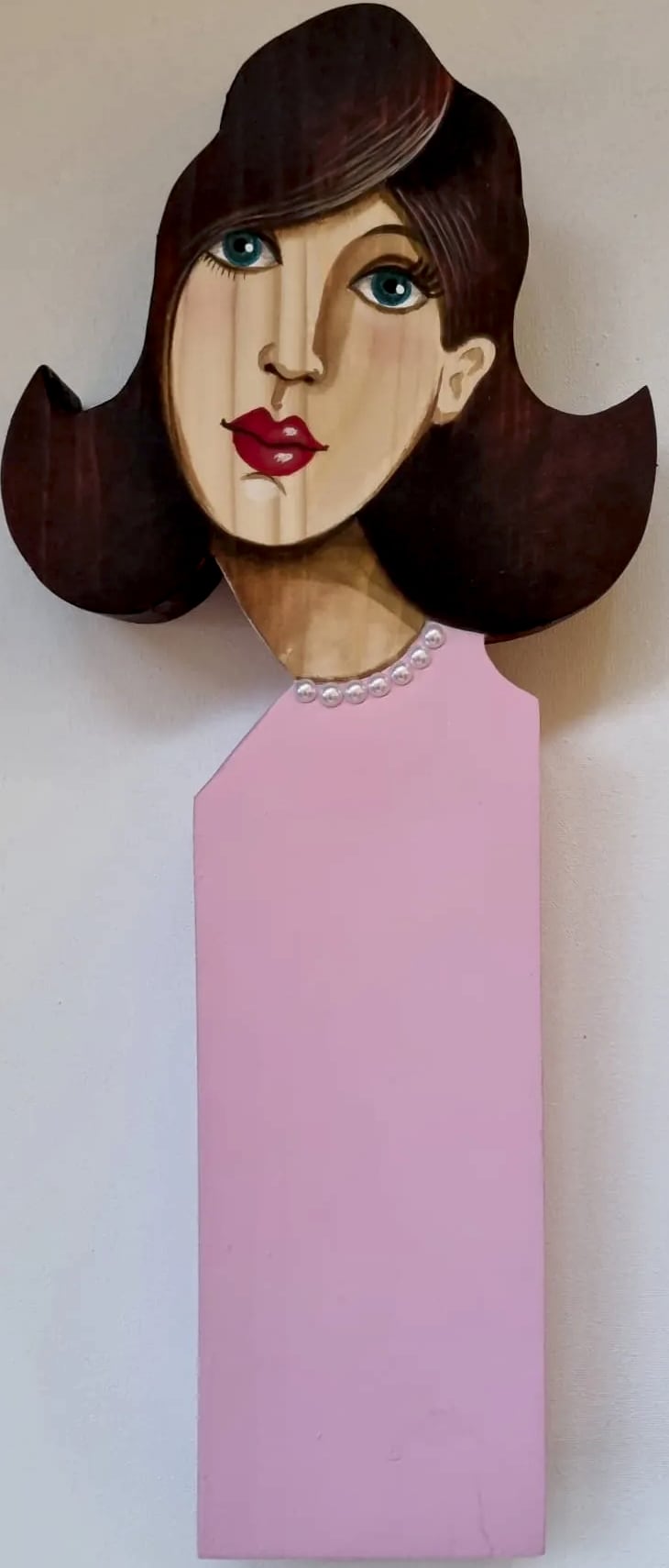 Statuette n° 6, bois découpé et peint à la main, par Laure C.