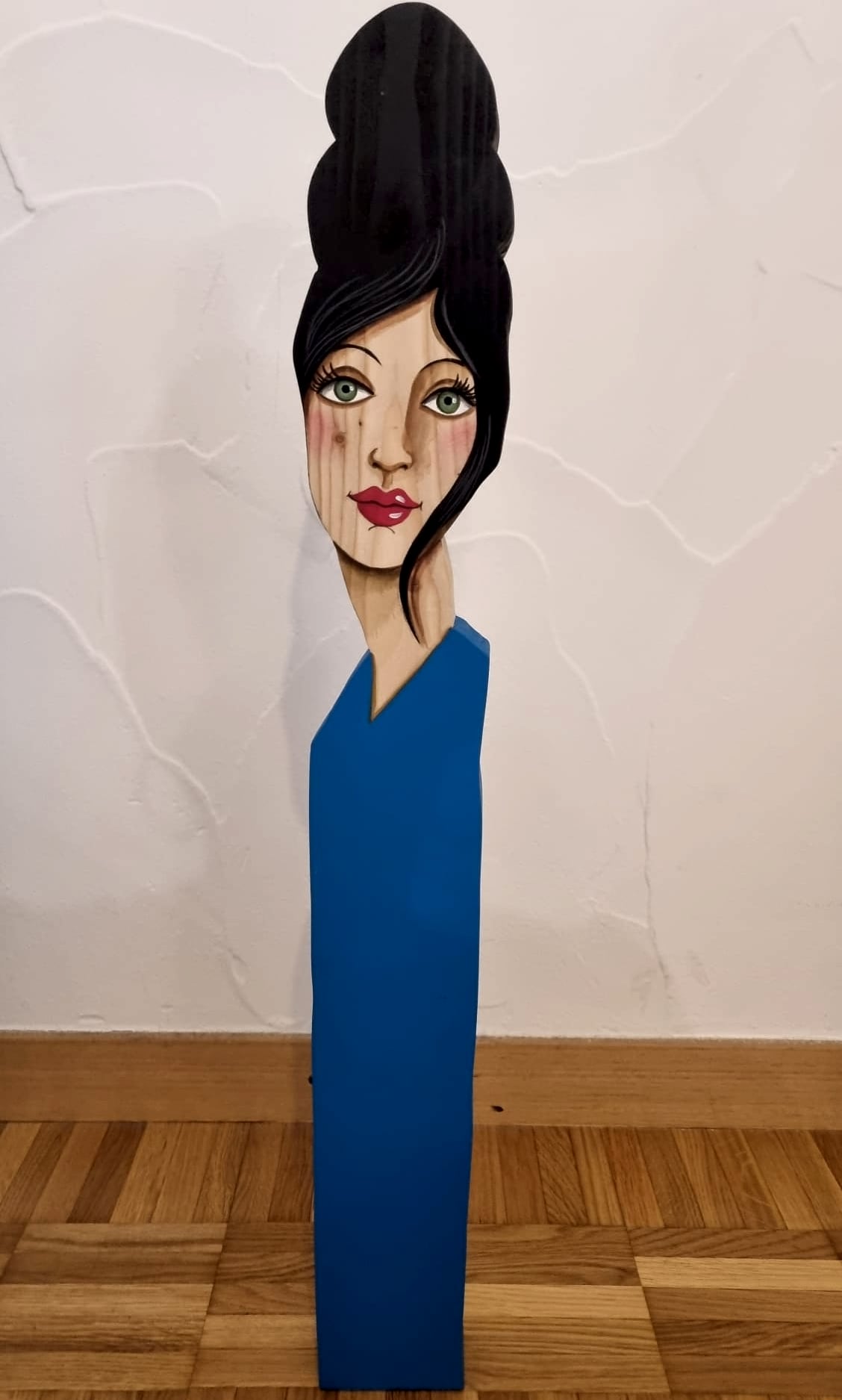 Statuette 2026 n° 4, bois découpé et peint à la main, par Laure C.