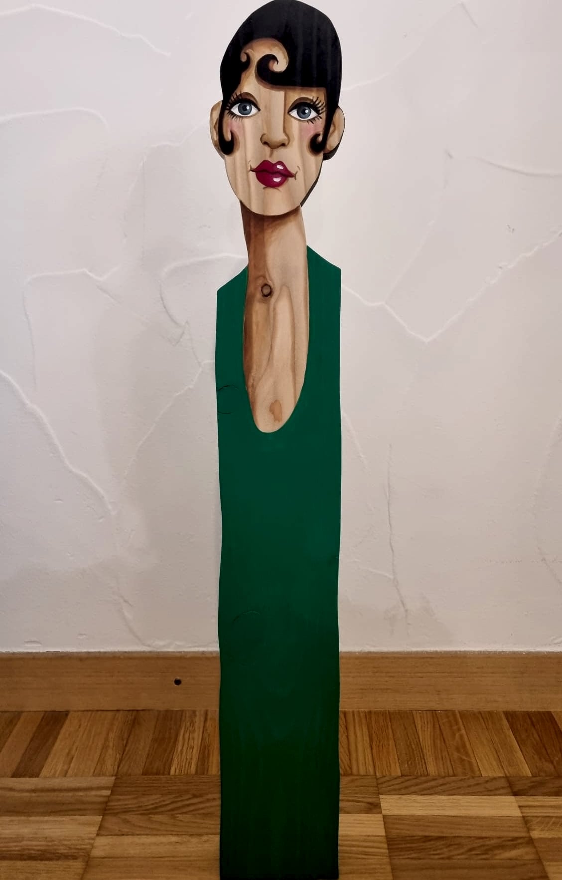 Statuette 2026 n° 9, bois découpé et peint à la main, par Laure C.