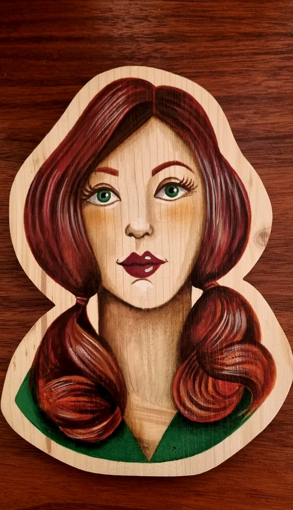 Portrait sur bois n° 1, bois découpé et peint à la main, par Laure C.