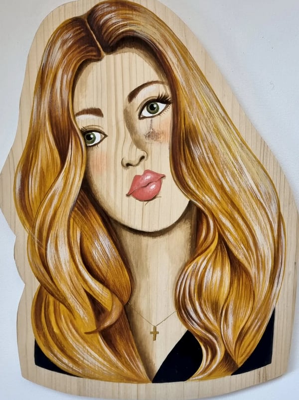 Portrait sur bois n° 9, bois découpé et peint à la main, par Laure C.
