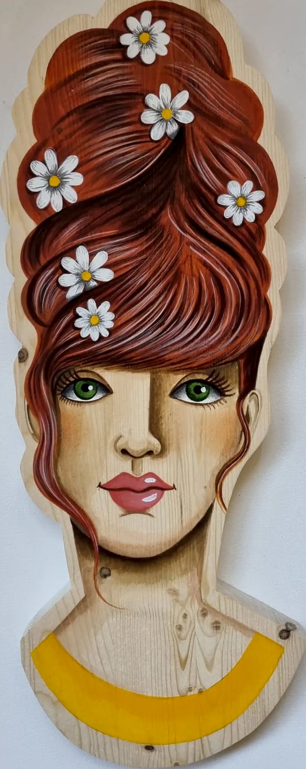 Portrait sur bois n° 10, bois découpé et peint à la main, par Laure C.
