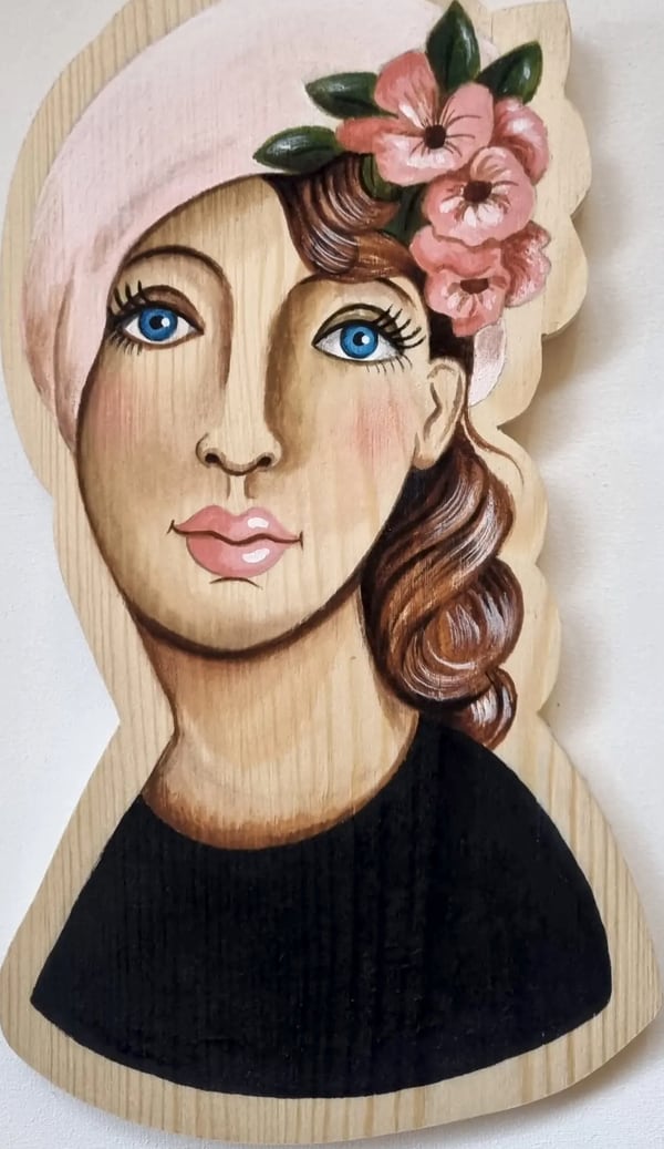 Portrait sur bois n° 4, bois découpé et peint à la main, par Laure C.