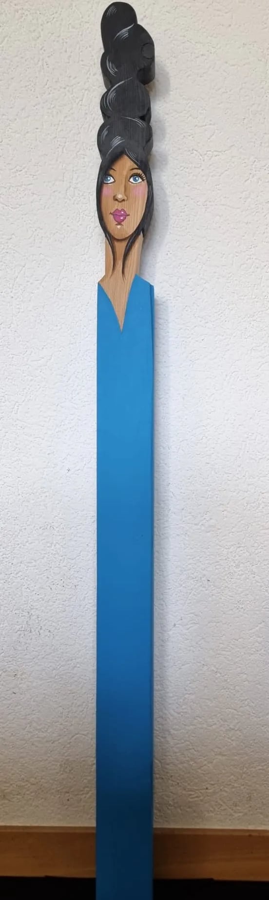 Statuette n° 11, bois découpé et peint à la main, par Laure C.