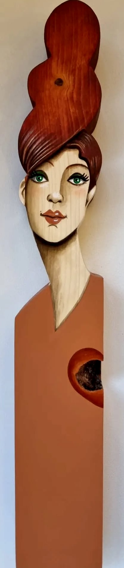 Statuette n° 12, bois découpé et peint à la main, par Laure C.