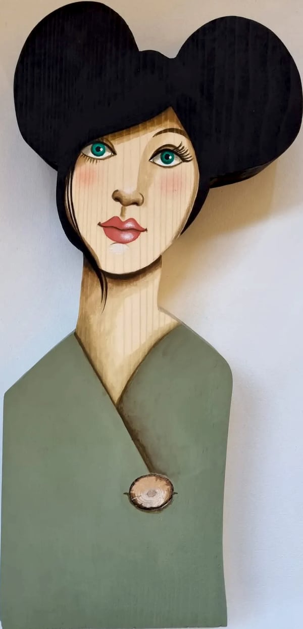 Statuette n° 13, bois découpé et peint à la main, par Laure C.