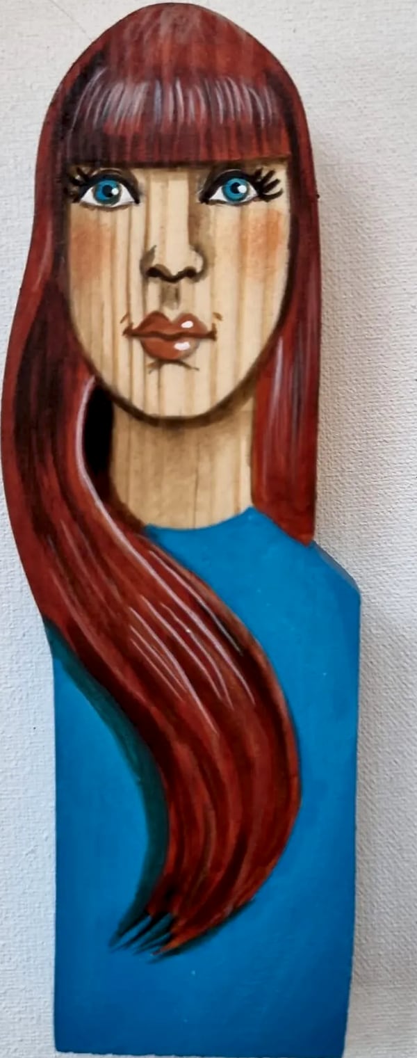 Statuette n° 7, bois découpé et peint à la main, par Laure C.