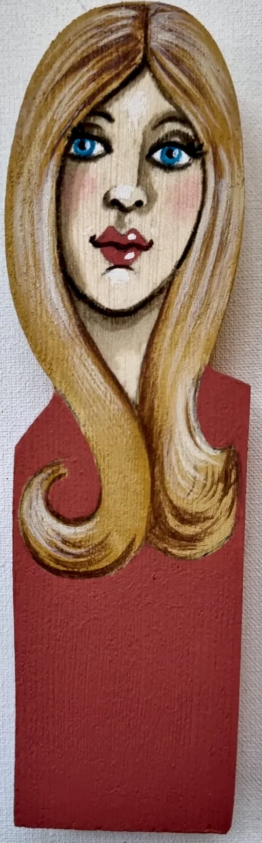 Statuette n° 9, bois découpé et peint à la main, par Laure C.