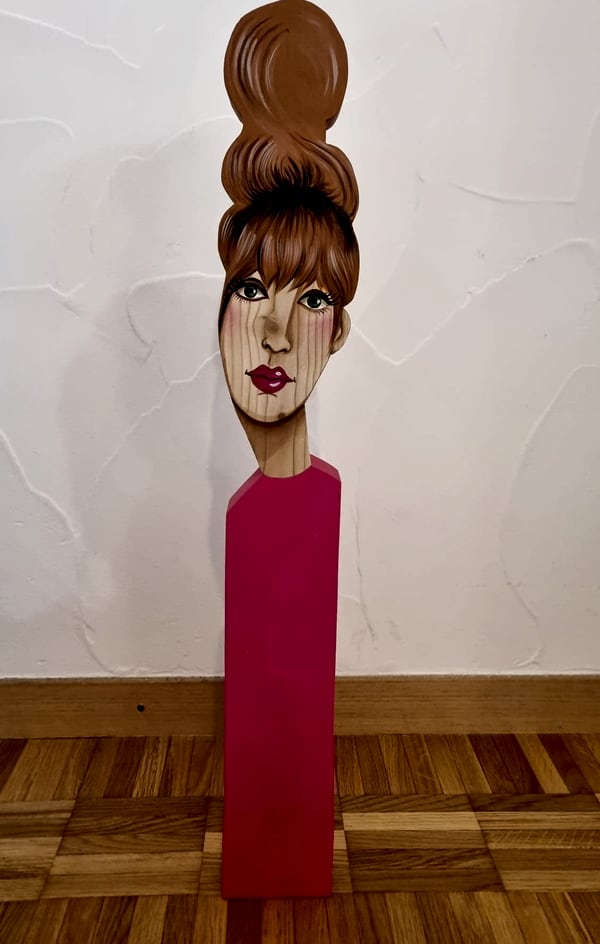 Statuette 2026 n° 7, bois découpé et peint à la main, par Laure C.