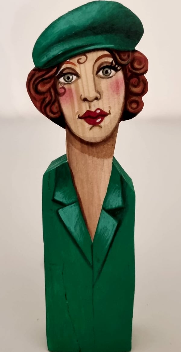 Statuette 2026 n° 15, bois découpé et peint à la main, par Laure C.